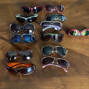 Bundle of unisex glasses and one pair of goggles